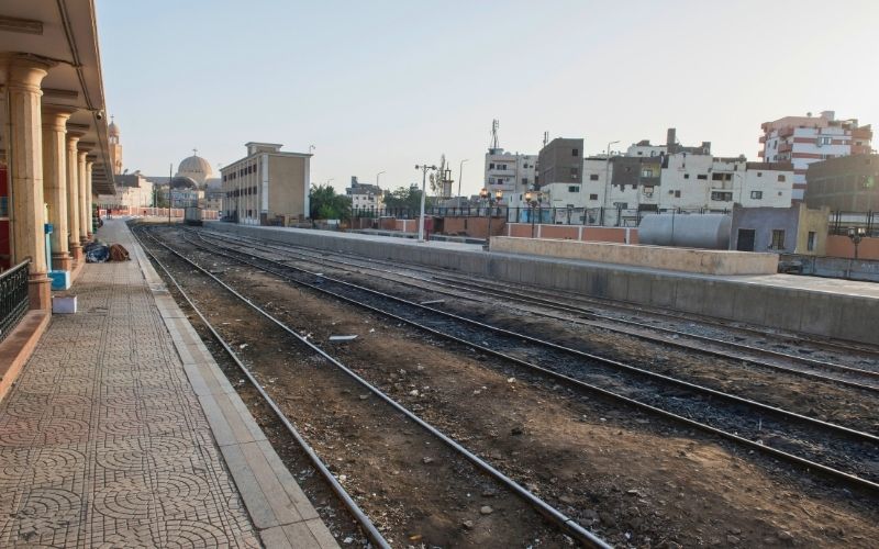 gare train louxor egypte