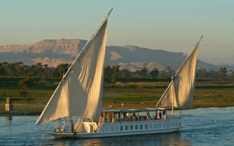 Partir en dahabeya lors d'une croisière sur le Nil Égyptien